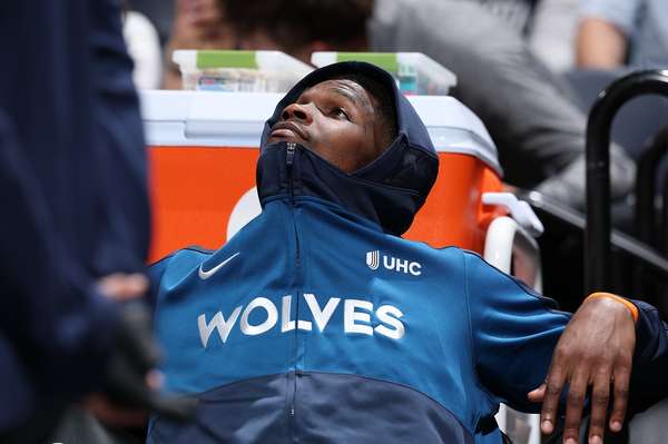 森林狼1-3陷绝境 爱德华兹领袖担当遇考验 奇迹之路何在？