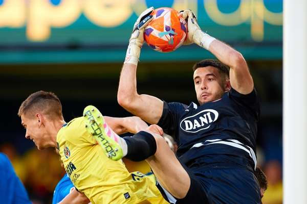 双雄梦碎!巴萨锁定西班牙天才门将,维拉财政危机恐失青训瑰宝