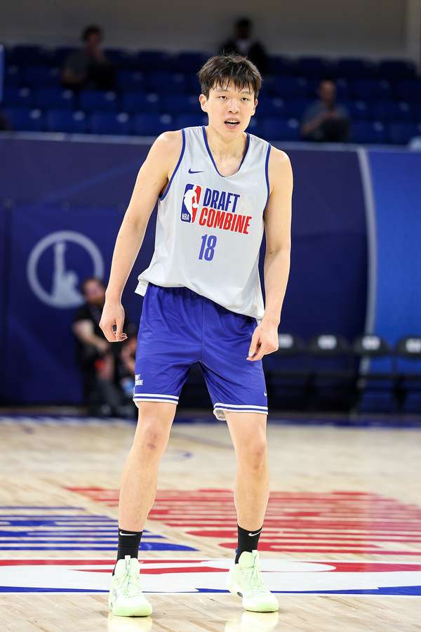 职业训练师克里斯-约翰逊:杨瀚森选秀前景从入围提升至首轮热门