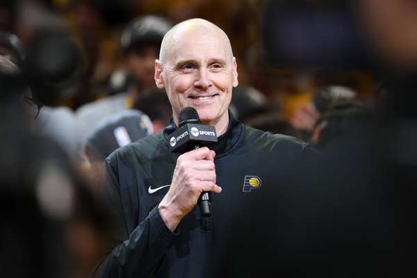 卡莱尔执教哲学焕新记:从铁血教头到战术魔术师的冠军之路