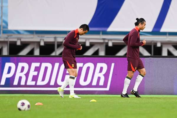 老将李磊全情投入助国足取胜 陈永盛赞其关键跑位力挺新人