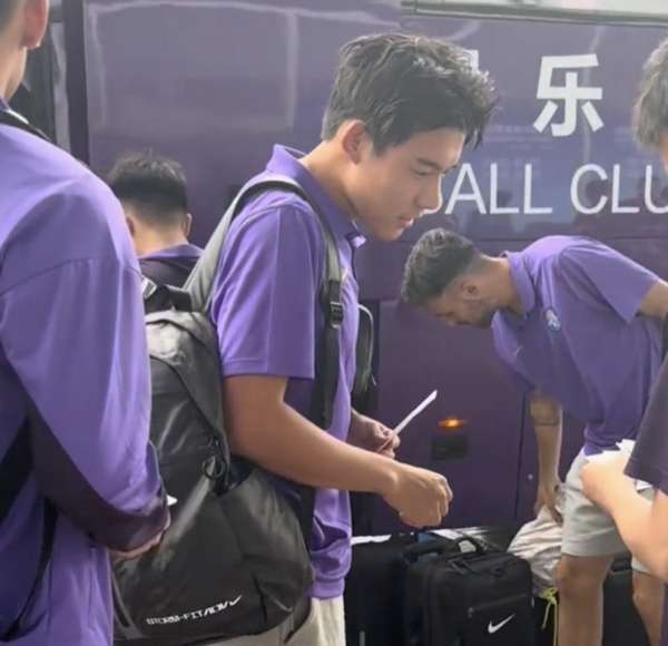 李嗣镕随津门虎赴穗备战 转会手续尚待夏窗开启