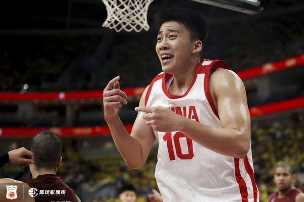 旅美新星闪耀热身赛 王俊杰高效表现助男篮领先